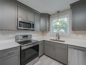 Building Photo - 1985 Carloss Dr