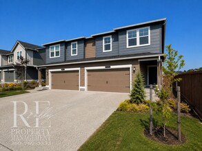 Building Photo - 6657 Yorktown Pl NE
