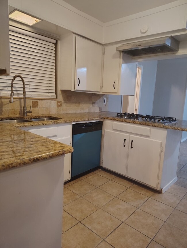 Building Photo - 1910 Easy St