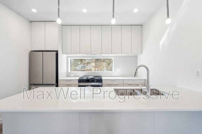 Building Photo - 9121-9165 65 Ave NW