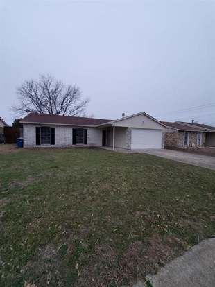 Building Photo - 5208 Slay Dr