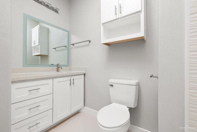 Foto del edificio - 300 W Rutherford Ave