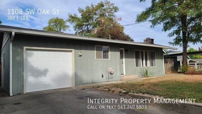 Building Photo - 1108 SW Oak St