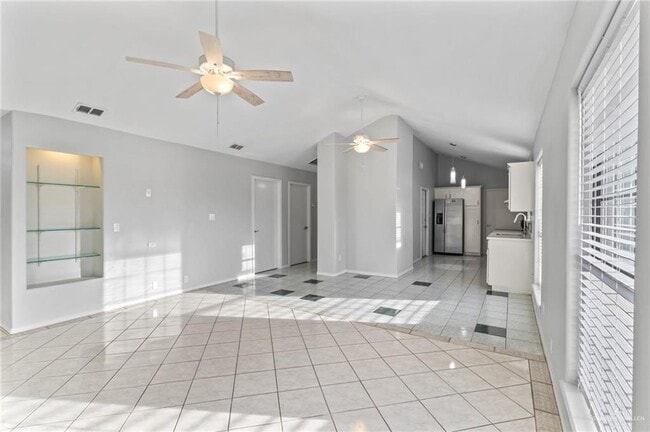 Building Photo - 20 E Nyssa Ave