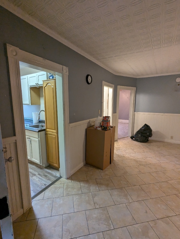 Building Photo - 562 Hevey St