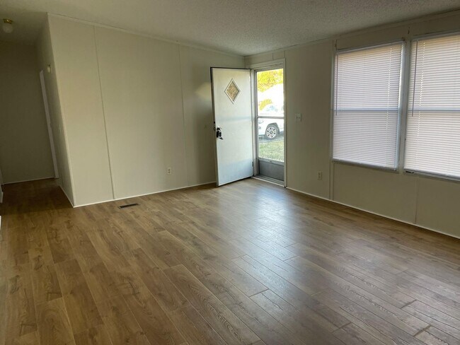 Foto del edificio - Remodeled and ready for occupancy!