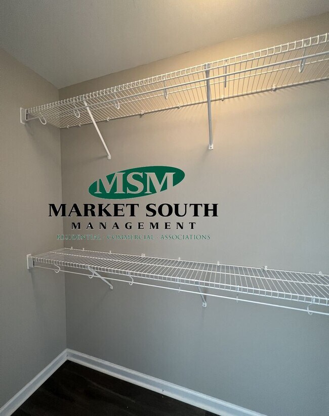 Foto del edificio - UPDATED RICE HOPE TOWNHOME