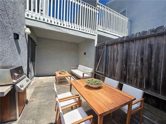 Foto del edificio - 7892 Newman Ave