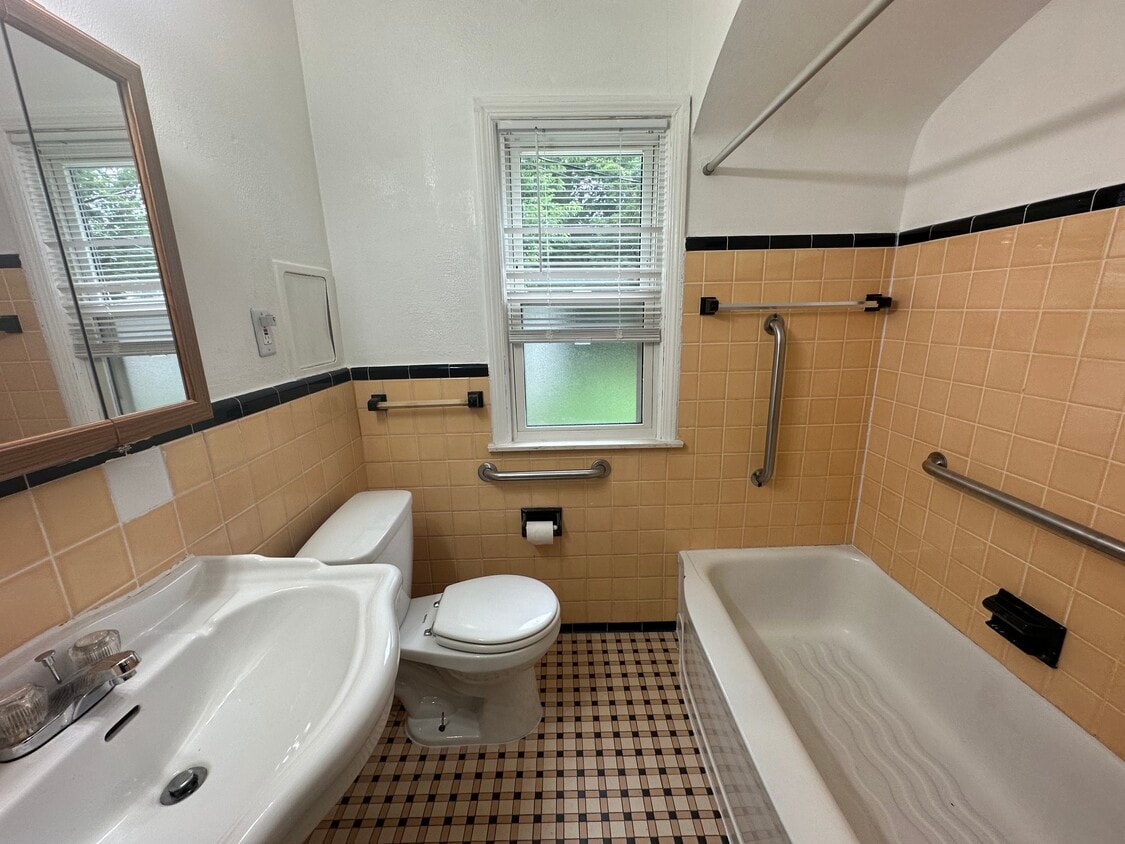 Building Photo - 25917 Eton Ave