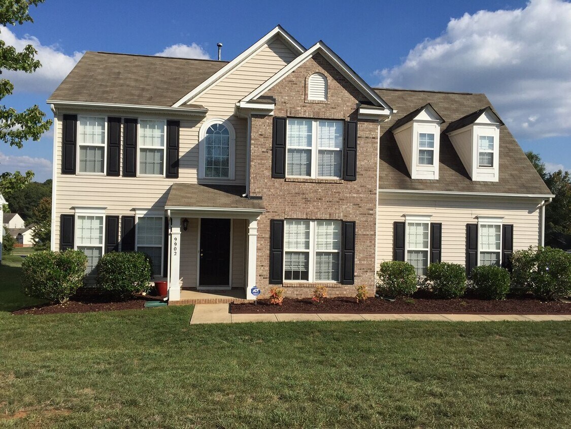 Foto principal - Spacious 4-bedroom home
