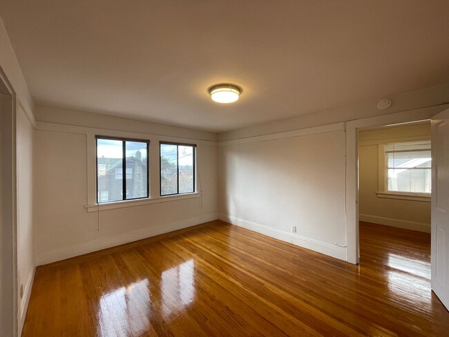 Building Photo - 316 Forest St
