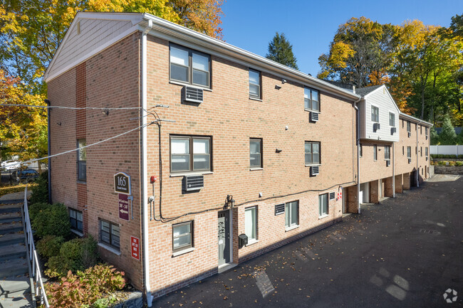 Building Photo - The Linden Apartments: In-Unit Washer & Dr...