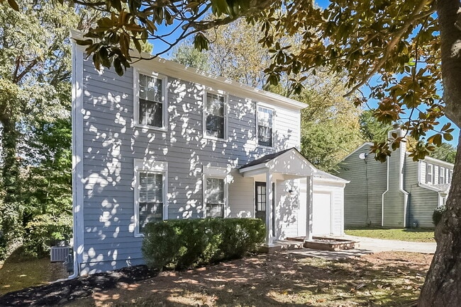 Building Photo - 895 Highland Terrace NE