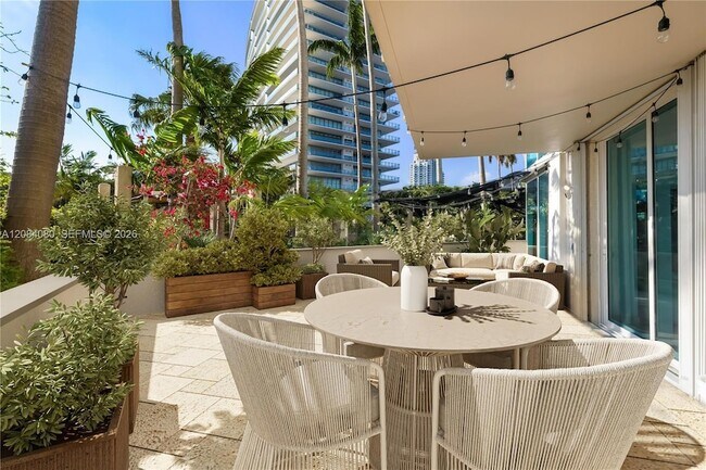 Foto del edificio - 300 South Pointe Dr