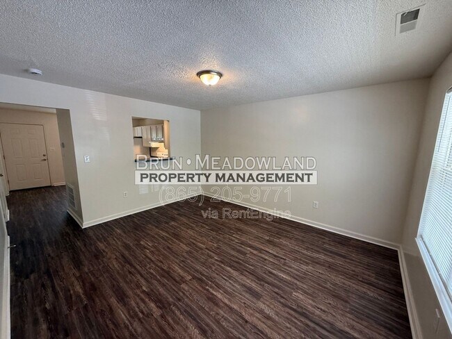 Foto del edificio - 5622 Boxwood Garden Way