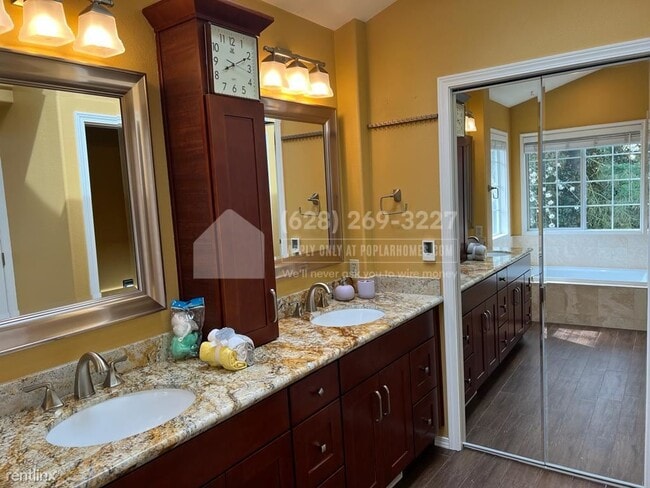 Building Photo - 4 br, 2.5 bath House - 625 S 32nd Pl -