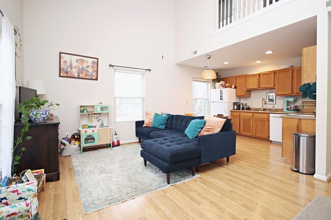 Foto del edificio - Pet-Friendly End-Unit Ridgecrest Townhome