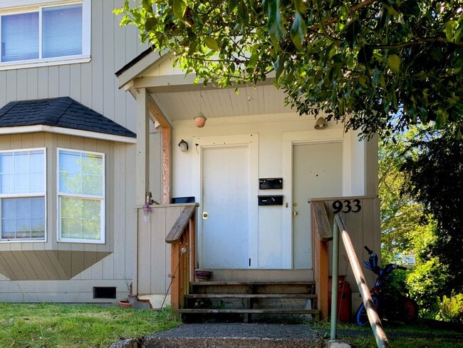 Building Photo - 2063