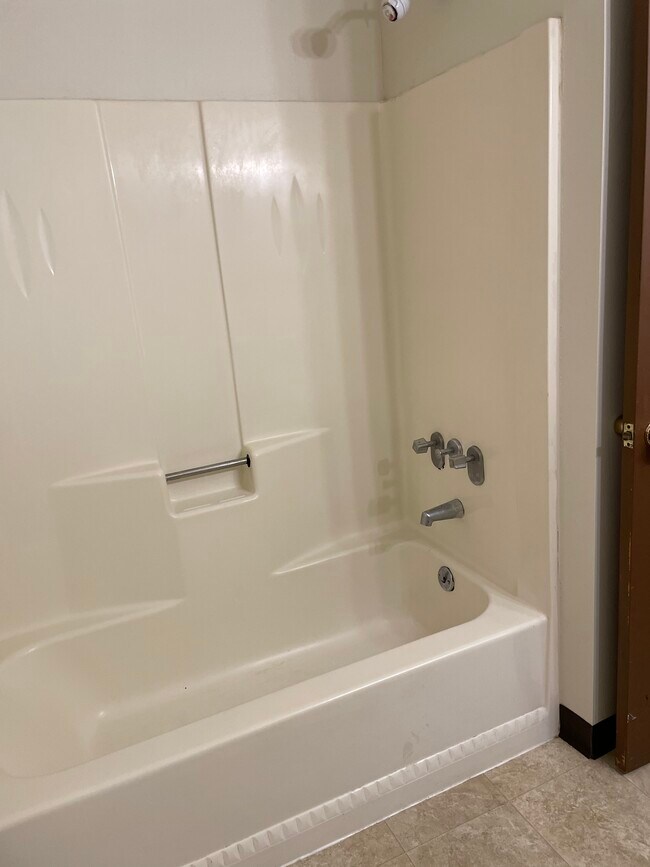 Tub and shower - 815 16th Plz