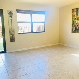 Building Photo - 3616 SE 2nd Dr