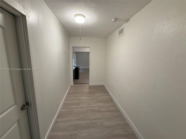 Foto del edificio - 1429 SW 23rd Terrace