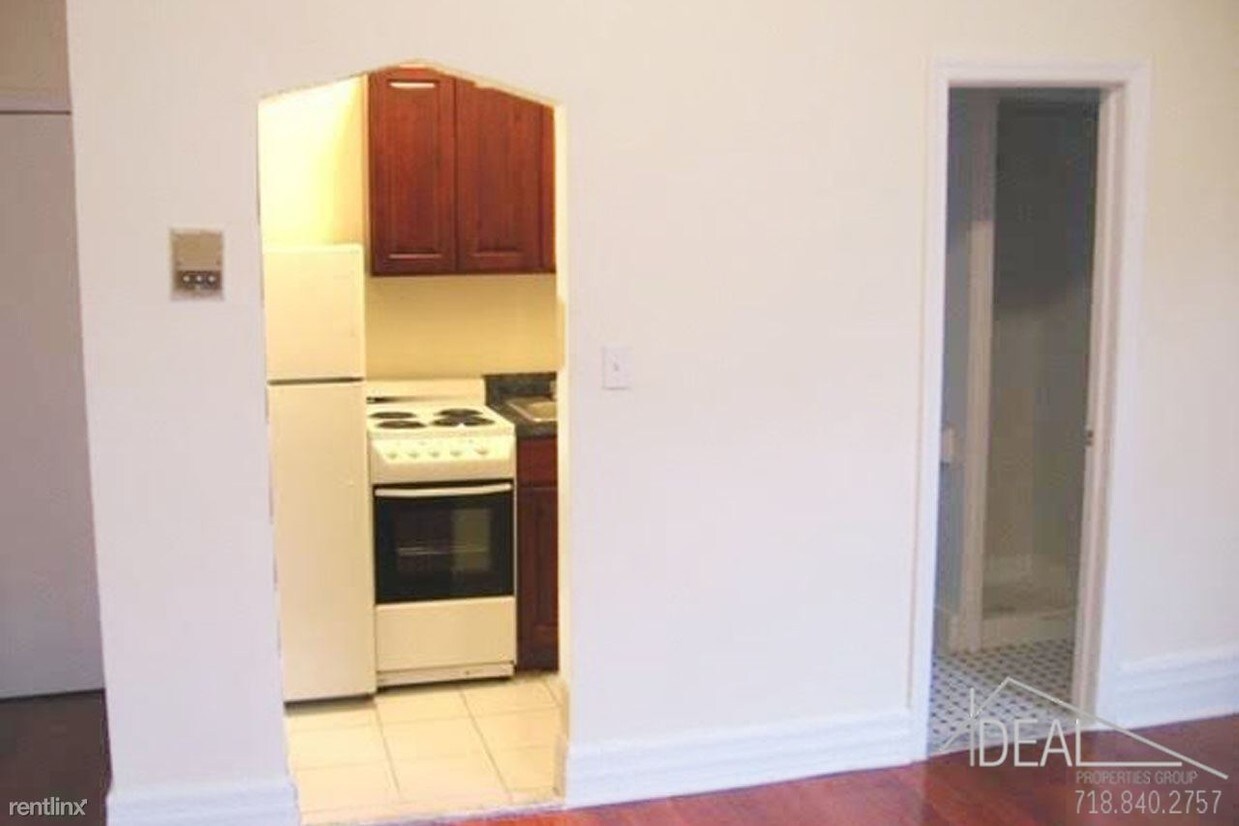 Building Photo - 477 Clinton Ave