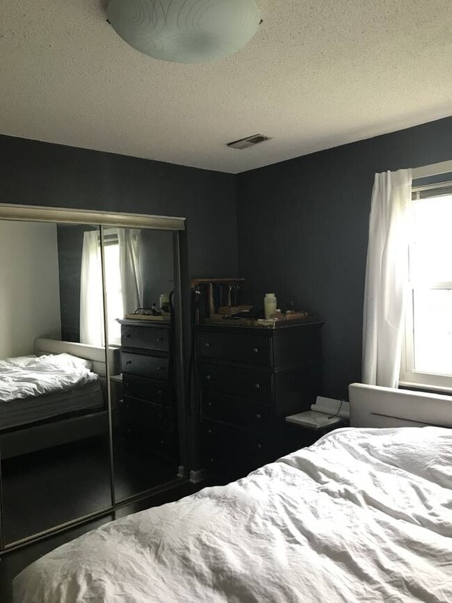 Building Photo - 1662 E Swan Cir