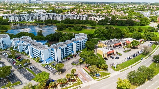 Building Photo - 9460 Fontainebleau Blvd