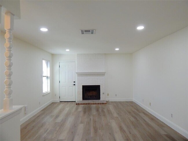 Foto del edificio - 101 Clearday Dr