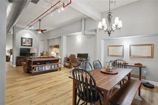 Foto del edificio - 1610 Liberty Ln