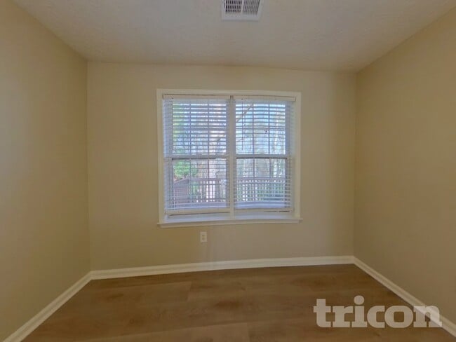 Building Photo - 3575 Wake Robin Way