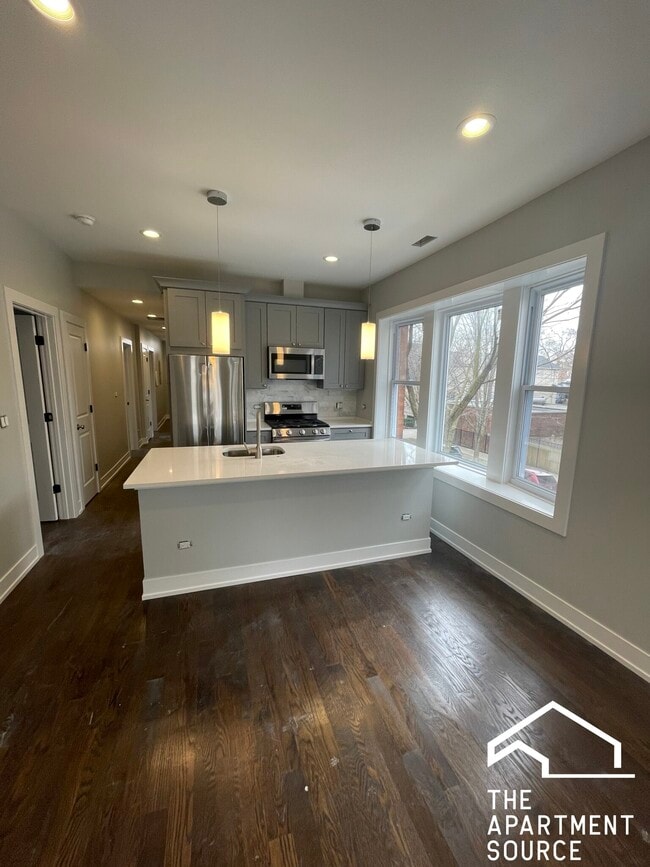 Foto del edificio - 3135 N Oakley Ave