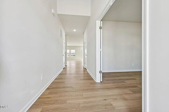 Foto del edificio - 744 Red River Dr