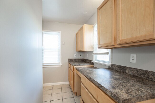 Foto del edificio - 3 bed 1.5 bath Euclid Single Family home