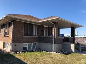 Building Photo - 32-28 E 300 S