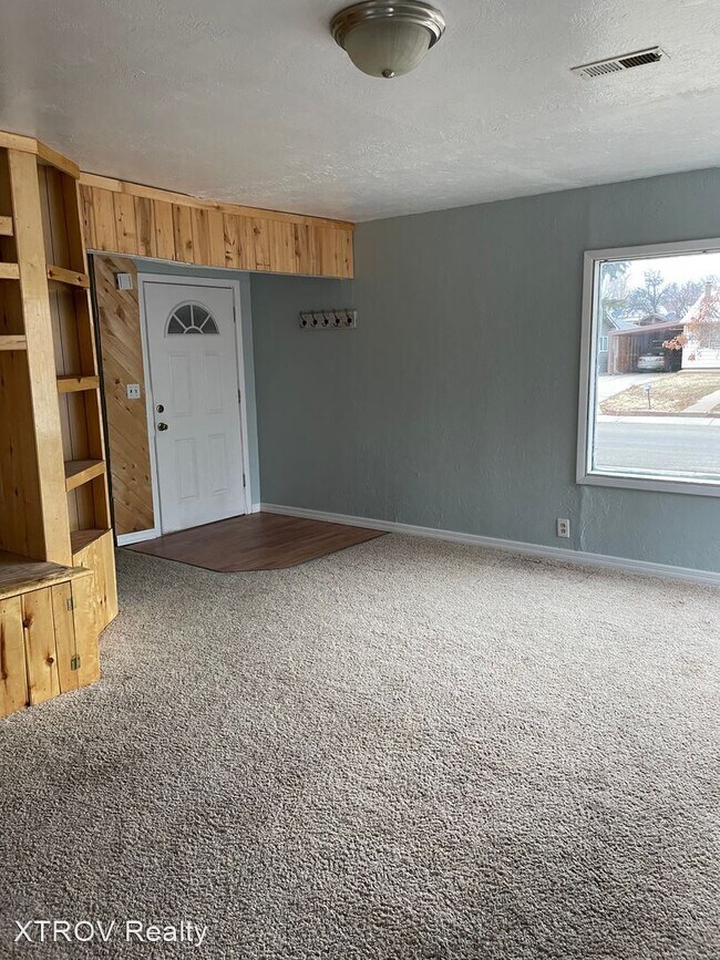 Foto del edificio - 4 br, 1 bath House - 609 E 3rd St