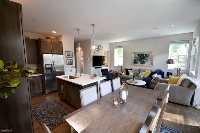 Building Photo - 3 br, 2.5 bath Condo - 240 2nd Avenue E