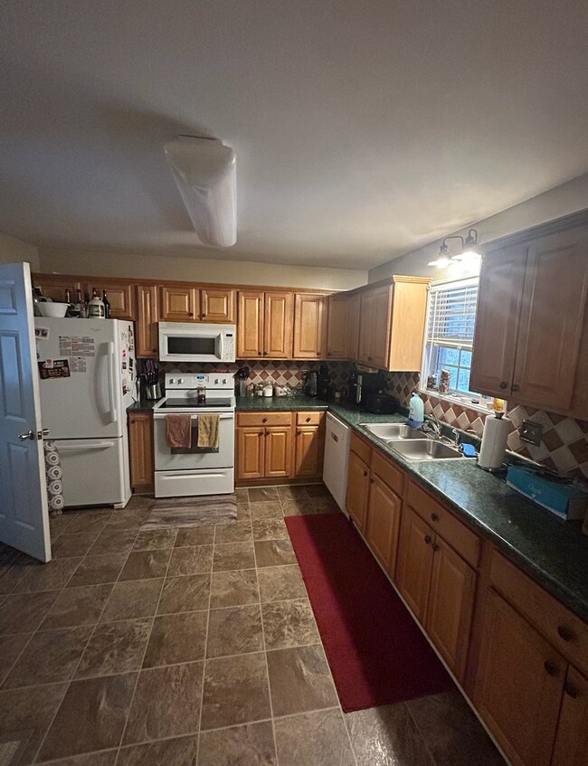 Building Photo - 146 Oak Meadows Dr