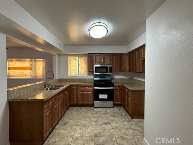 Building Photo - 373 W San Bernardino Rd