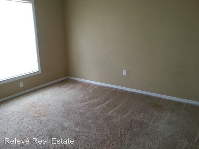Building Photo - 4 br, 2 bath House - 4548 Pro Court East