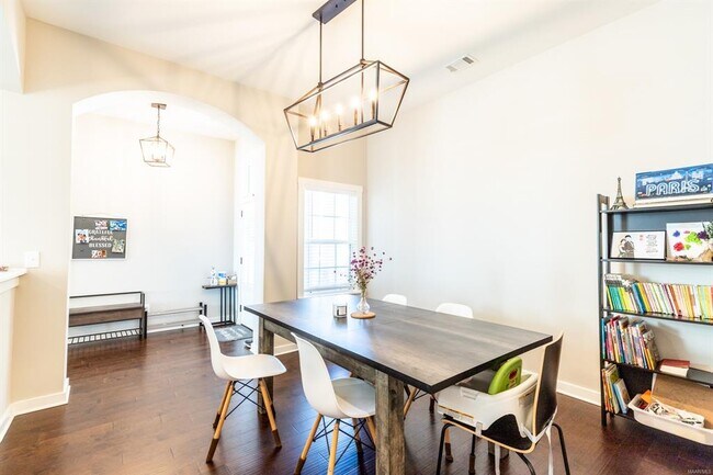 Foto del edificio - 728 Hedgefield Way