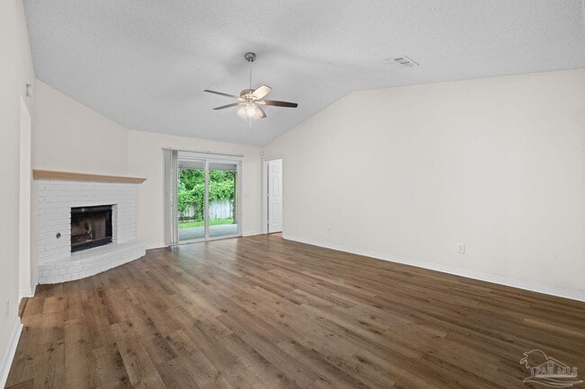 Foto del edificio - 1203 Brook Bend Rd