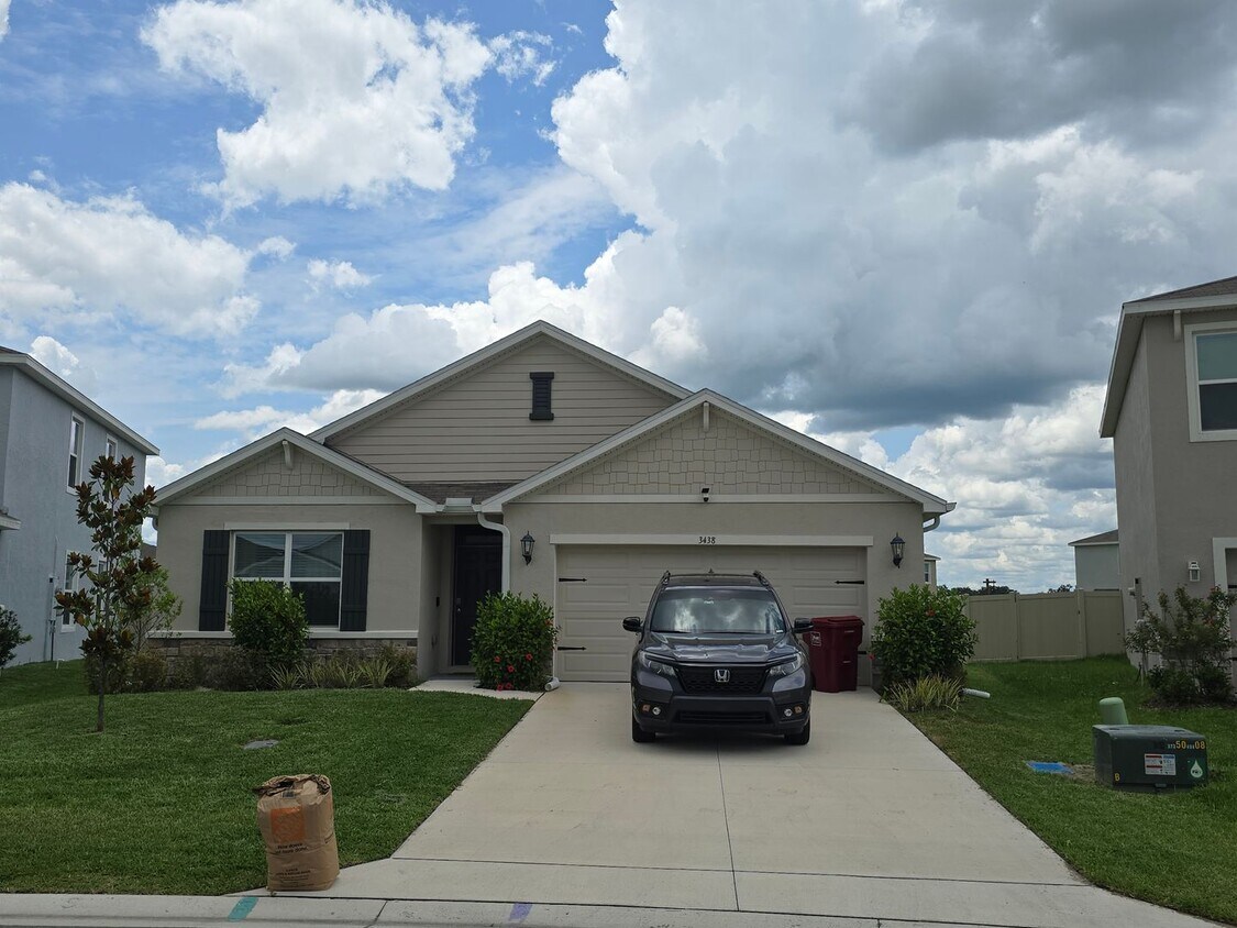 Foto principal - New 4/2 Home In Great Community