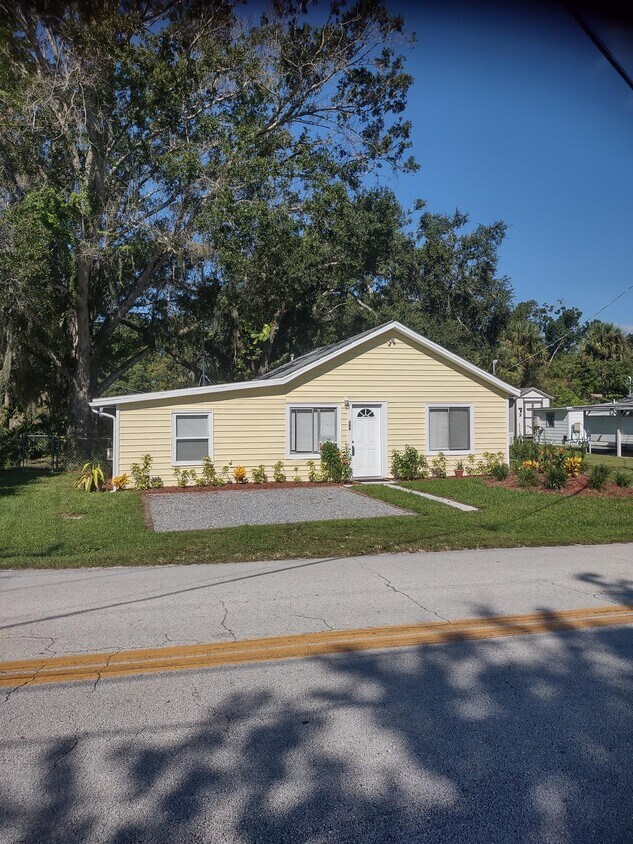 306 Old Mission Rd, New Smyrna Beach, FL 32168