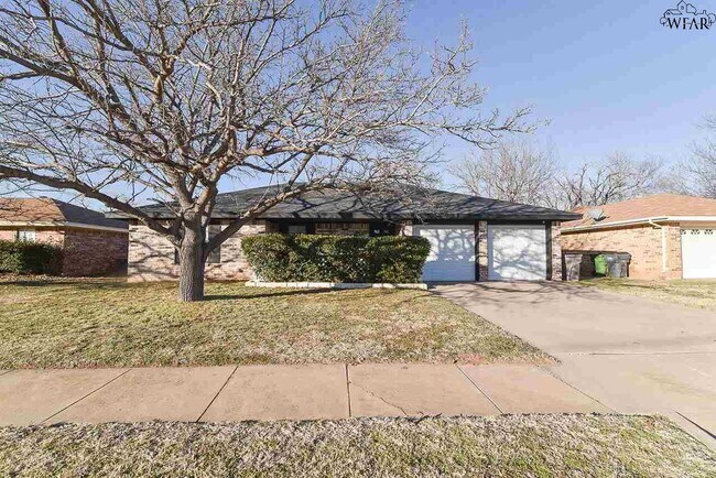 Building Photo - 2138 Selma Dr