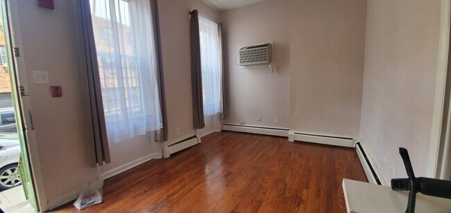 Building Photo - 2222 Lombard St