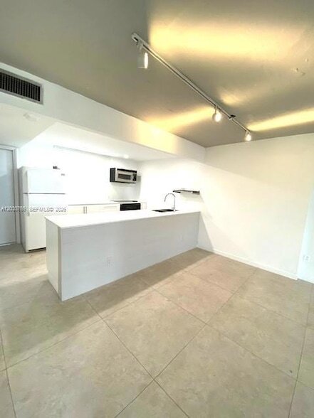 Foto del edificio - 16410 Miami Dr