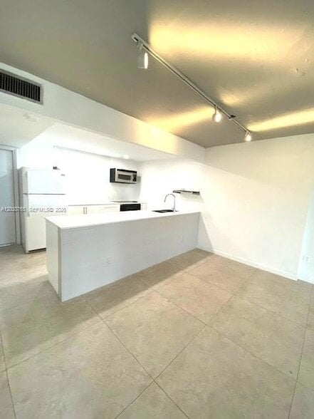 Photo - 16410 Miami Dr Apartment