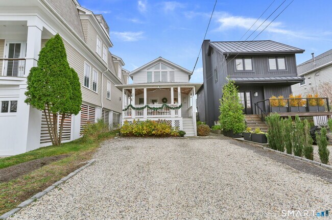 Foto del edificio - 1235 Fairfield Beach Rd