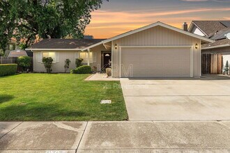 Building Photo - 9717 Treetop Dr
